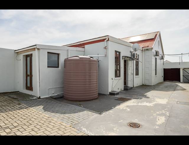 1,097M² BUILDING FOR SALE IN RICHMOND HILL